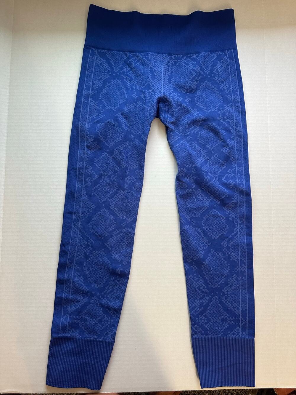 Lululemon Ebb To Street Pant Blue Snake Pattern - Size 8
